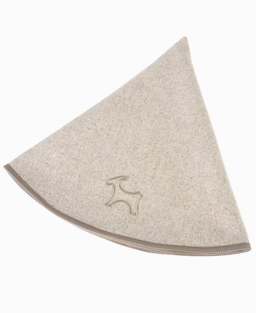 Beige joulukuusimatto kuusen alla